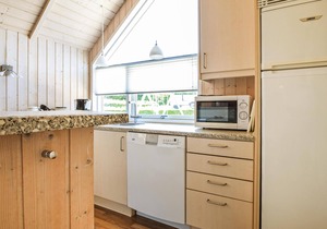 Awesome home in Juelsminde with kitchen