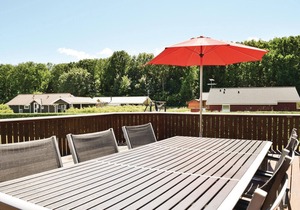 Awesome home in Juelsminde with kitchen