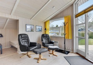 Awesome home in Juelsminde with sauna