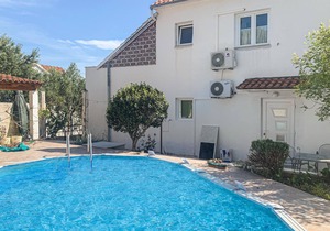 Awesome home in Milna with house sea view