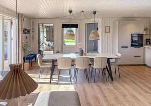Awesome home in Vinderup with WiFi