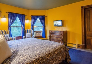 🍳 B&B ☕ 2-Bed Suite for Max 3 (2nd Fl), Custom Breakfast, Downtown Shelburne VT