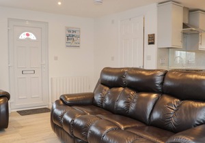 BANKSWOOD, pet friendly, with a garden in Southerness