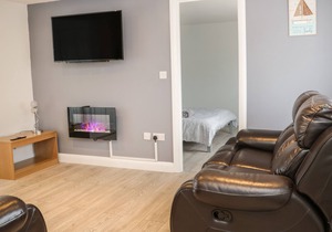 BANKSWOOD, pet friendly, with a garden in Southerness