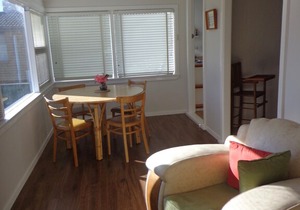 Batehaven Dog Friendly Retro beach cottage