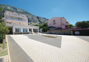 Beach front apartment in Makarska