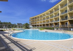 Beach Resort 311 - Gulf Views, Heated Pool + Hot Tub, Step to the Beach!