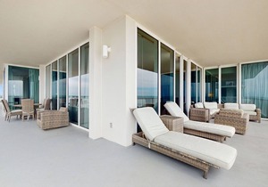 Beachfront 10th-floor condo with Gulf view, pool, gym, & balcony