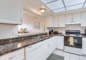 Beachfront Beauty with Private Balcony, Pool, Tennis, Hot Tub, FREE Activities! ~ 210 Reef Club