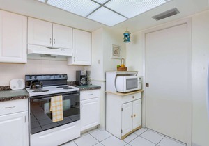 Beachfront Beauty with Private Balcony, Pool, Tennis, Hot Tub, FREE Activities! ~ 210 Reef Club