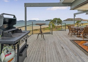 Beachfront Beauty - Opito Bay Holiday Home