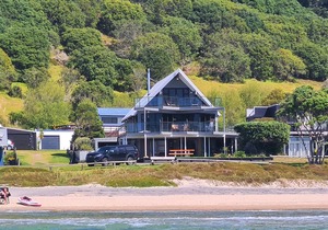 Beachfront Beauty - Opito Bay Holiday Home