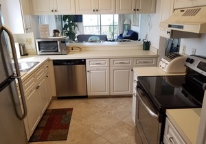 Beachfront Condo 2Bed/2Bath With Pool and Private Balcony-Nice Escape