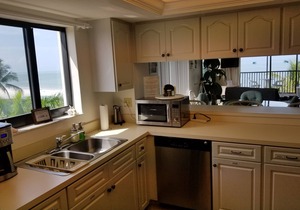 Beachfront Condo 2Bed/2Bath With Pool and Private Balcony-Nice Escape