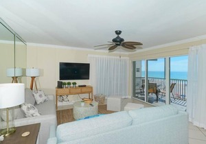 Beachfront Condo - 2-Bedroom - Luxury - Directly on Crescent Beach