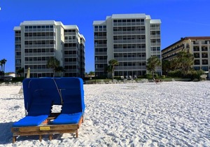Beachfront Condo - 2-Bedroom - Luxury - Directly on Crescent Beach