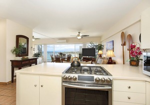 Beachfront Location with GREAT View! Washer/Dryer, Washlet, A/C, Wi-Fi!