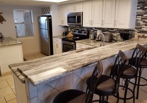 BEACHFRONT PENTHOUSE CONDO w/Vaulted Ceilings SUNTIDE II 506. Amazing GULF VIEW