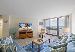 Beachfront penthouse with spectacular views and pool