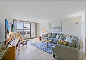 Beachfront penthouse with spectacular views and pool