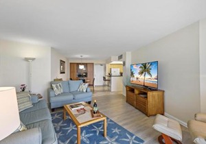 Beachfront penthouse with spectacular views and pool