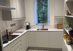 Beachside 2-Bed - Sleeps 4, Parking & Pet Friendly