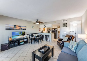 Beachside Comfort Awaits—Dog-Friendly Stay With Patio, Pool, And Hot Tub