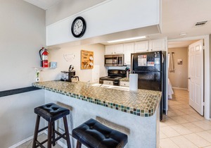 Beachside Comfort Awaits—Dog-Friendly Stay With Patio, Pool, And Hot Tub