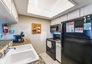 Beachside Comfort Awaits—Dog-Friendly Stay With Patio, Pool, And Hot Tub