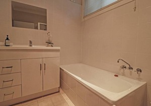 Beachside Cottage across from Blacksmiths Beach