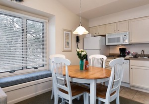 🏖️ Beachside Couples Retreat @ The Shores | Deck + Beach Access + Champagne Welcome ➠ 5719