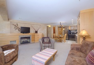 Bear Cave- Big Sky Shoshone Ski in/Out condo