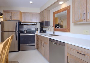 Bear Cave- Big Sky Shoshone Ski in/Out condo