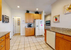 Bear Trap Dunes end townhouse w/pool table, shared pools and fitness room