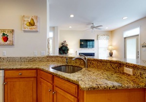 Bear Trap Dunes end townhouse w/pool table, shared pools and fitness room