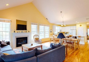 Bear Trap Dunes townhouse w/fireplace, basketball court, tennis court, WiFi