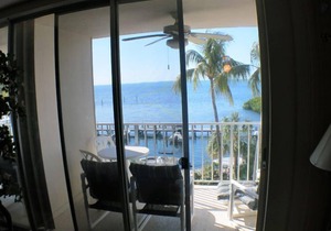 Beautiful 1 bedroom apartment with a Phenomenal direct bay view 312