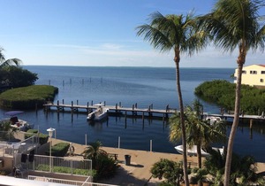 Beautiful 1 bedroom apartment with a Phenomenal direct bay view 312