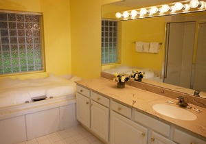 Beautiful 2 bedroom unit at resort, sleeps 8