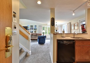Beautiful 2BR/2BA Fall Line Condo w/Mountain Views, Pool, Hot Tub, Sauna, Shuttle. G2B