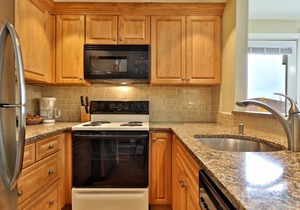 Beautiful 2BR/2BA Fall Line Condo with Mountain Views on Shuttle Route E2B