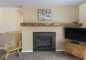 Beautiful 2BR Ski-in/Ski-out* Lodge Condo at Stowe`s Toll House LiftBeautiful Remodeled Ski-in/Ski-out Lodge Condominium at Stowe`s Toll House Lift