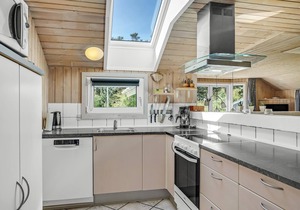 Beautiful and cozy house with extra large pool in a wonderful location, not far from the beach and H