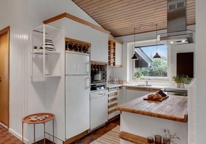 Beautiful and spacious cottage near the beach.