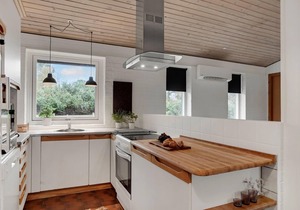 Beautiful and spacious cottage near the beach.