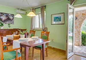 Beautiful and spacious popular villa with private pool near Porec, pets allowed