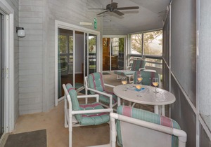 Beautiful and Quiet 2 Bedroom Condo - SV267