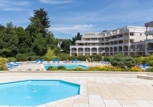 Beautiful apartment, terrace, swimming pools 300 m from the beach