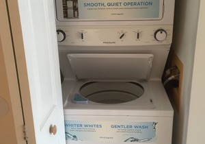 Beautiful Beach Getaway - Beachfront 2 bedroom w/ pools & renovated kitchen.