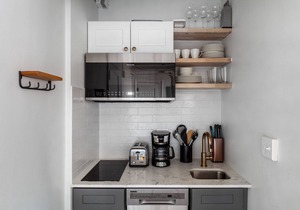 Beautiful Brookline Studio w/Gym, steps to Green Line, by Blueground